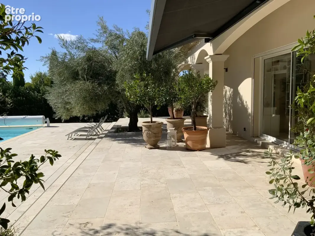 Propriété de plain pied, terrain arboré avec piscine à quelques minutes d'Uzès. - photo 23