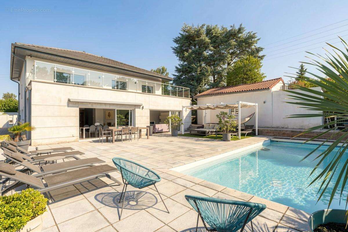 Maison 285 m² à Corbas  - photo 3