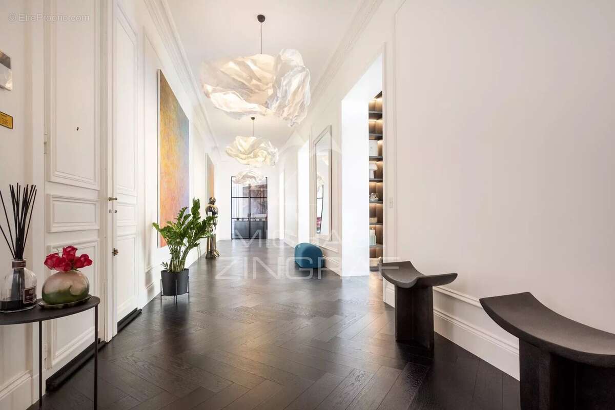 Appartement à PARIS-16E