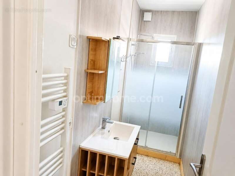 Maison de ville rénovée de 95 m² – 4 chambres – Cour et garage – Centre-ville RUELLE SUR TOUVRE (16) - photo 6