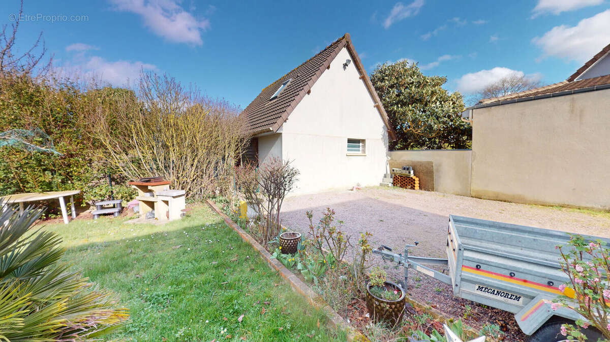 Maison à COLLEVILLE-MONTGOMERY