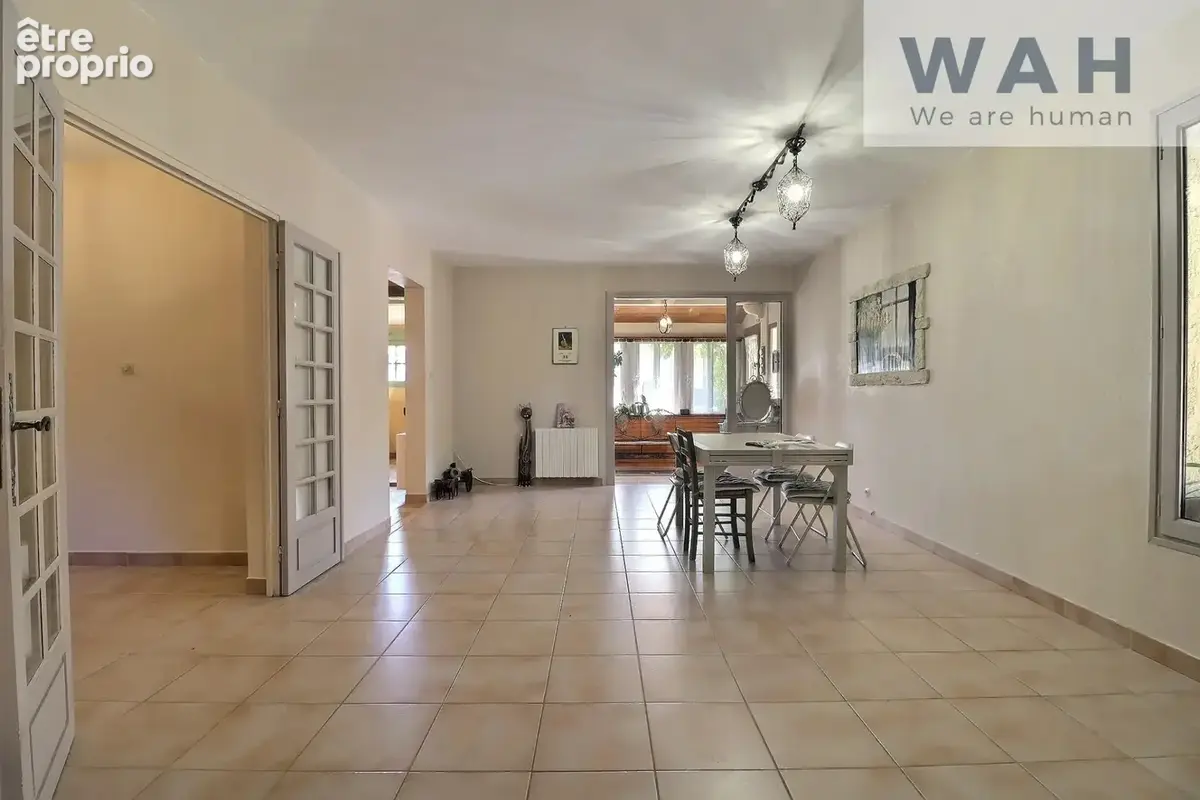 Mauguio - Maison 5 pièces de plain pied - 120m2 - Piscine - - photo 9