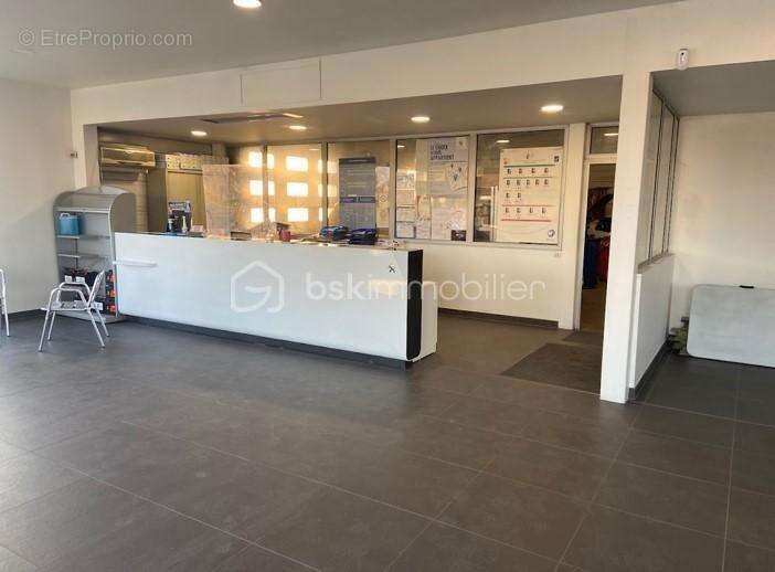 Commerce à CHATEAUNEUF-EN-THYMERAIS