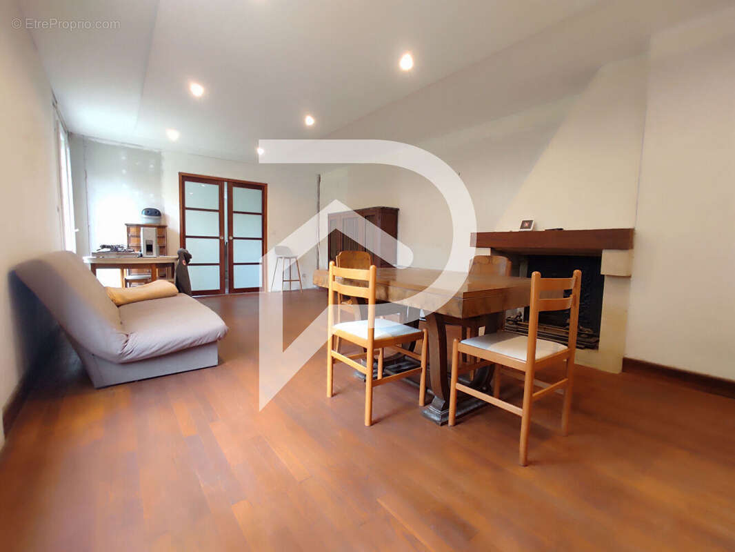 Maison à LES PEINTURES