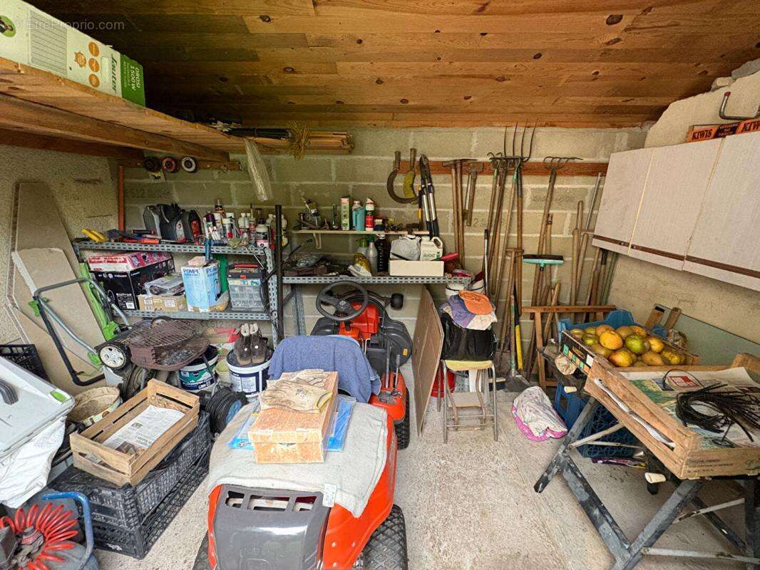 Maison à SAINT-SEURIN-DE-PRATS