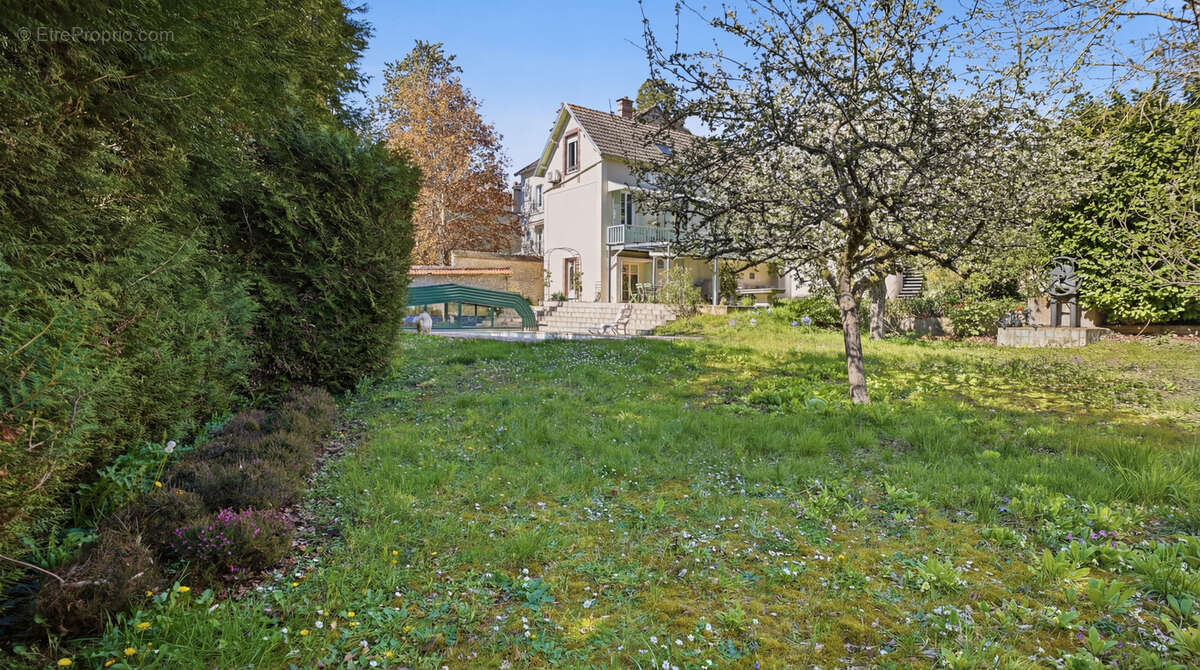 Maison à FONTAINEBLEAU