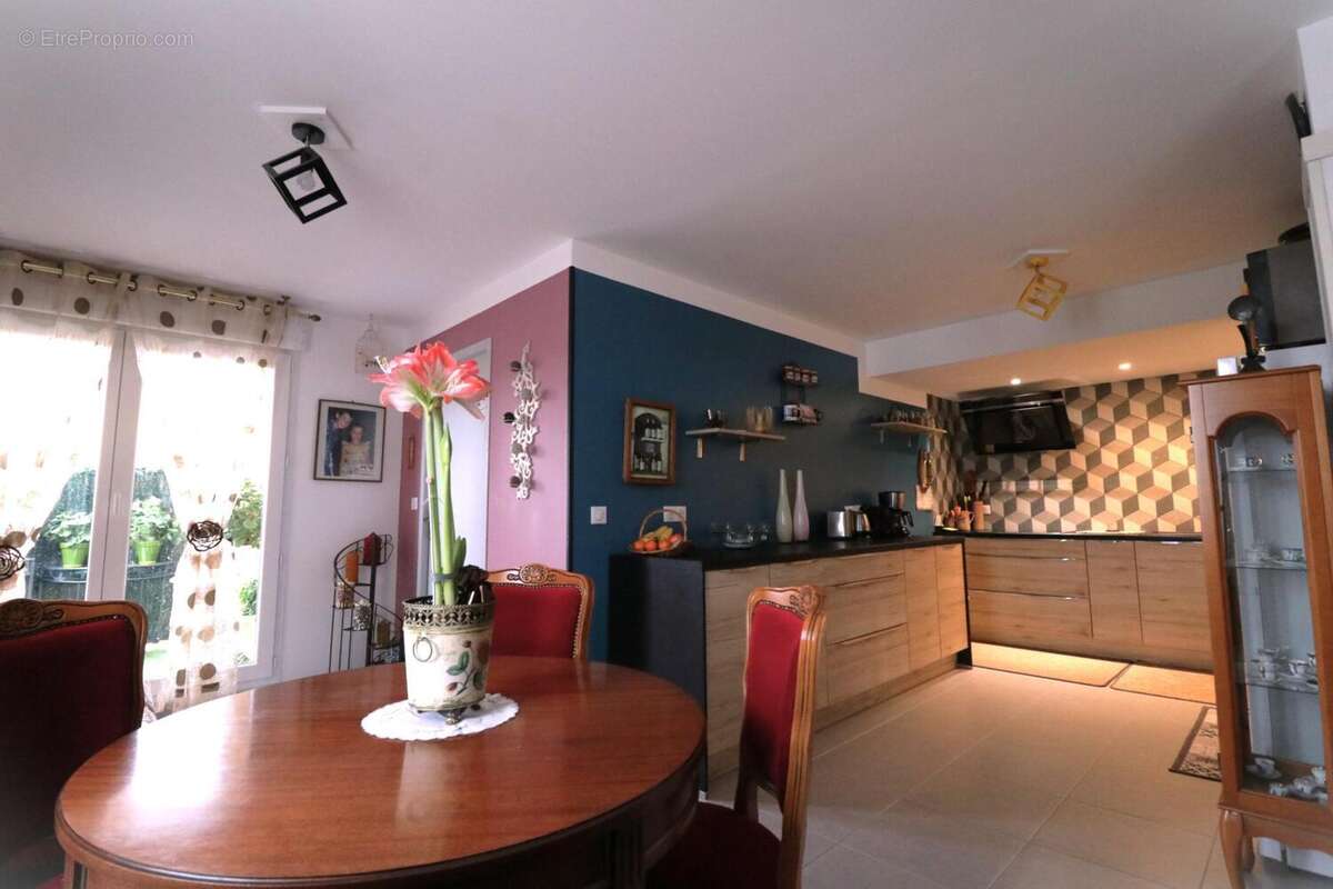 Photo 3 - Appartement à LA ROQUE-D'ANTHERON