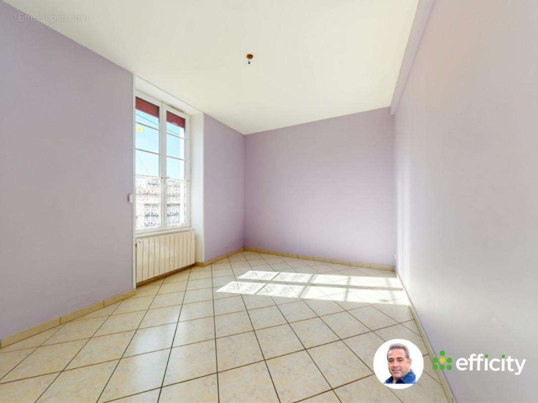 Maison à VALLON-EN-SULLY