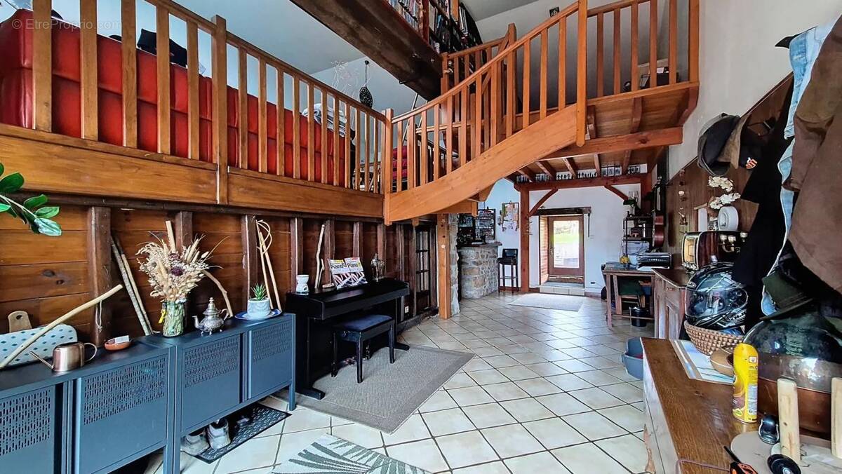 Maison à COMPREIGNAC