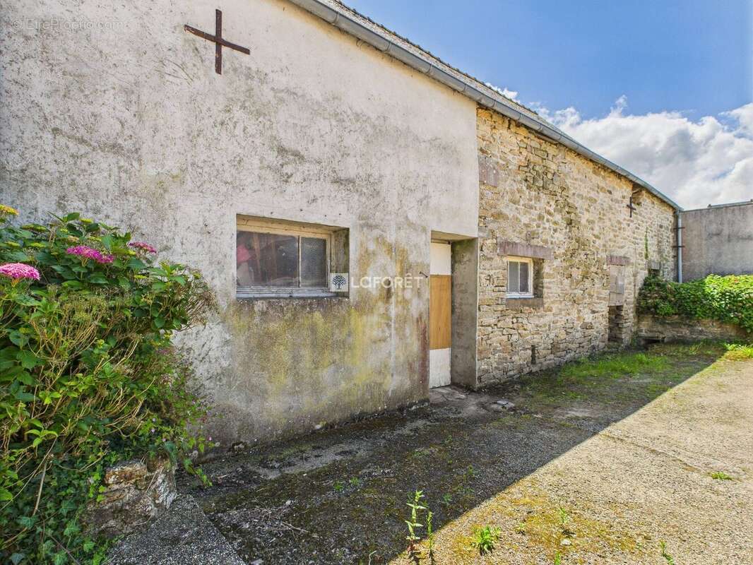 Maison à POULLAN-SUR-MER