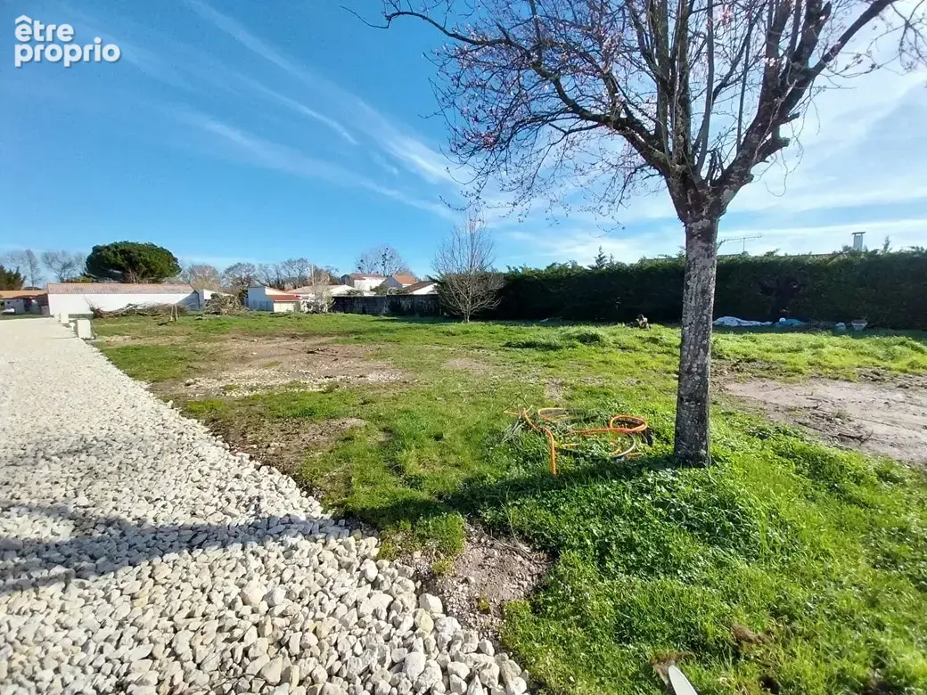 Terrain à SAUJON