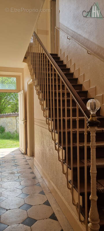 Maison bourgeoise - 150 m2 - 8 pièces - Provins - photo 4