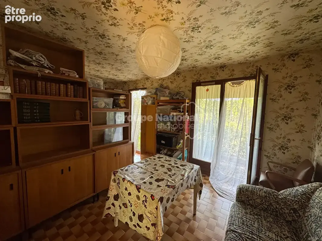 Maison à rénover sur un vaste terrain boisé de 5 360 m² - photo 3