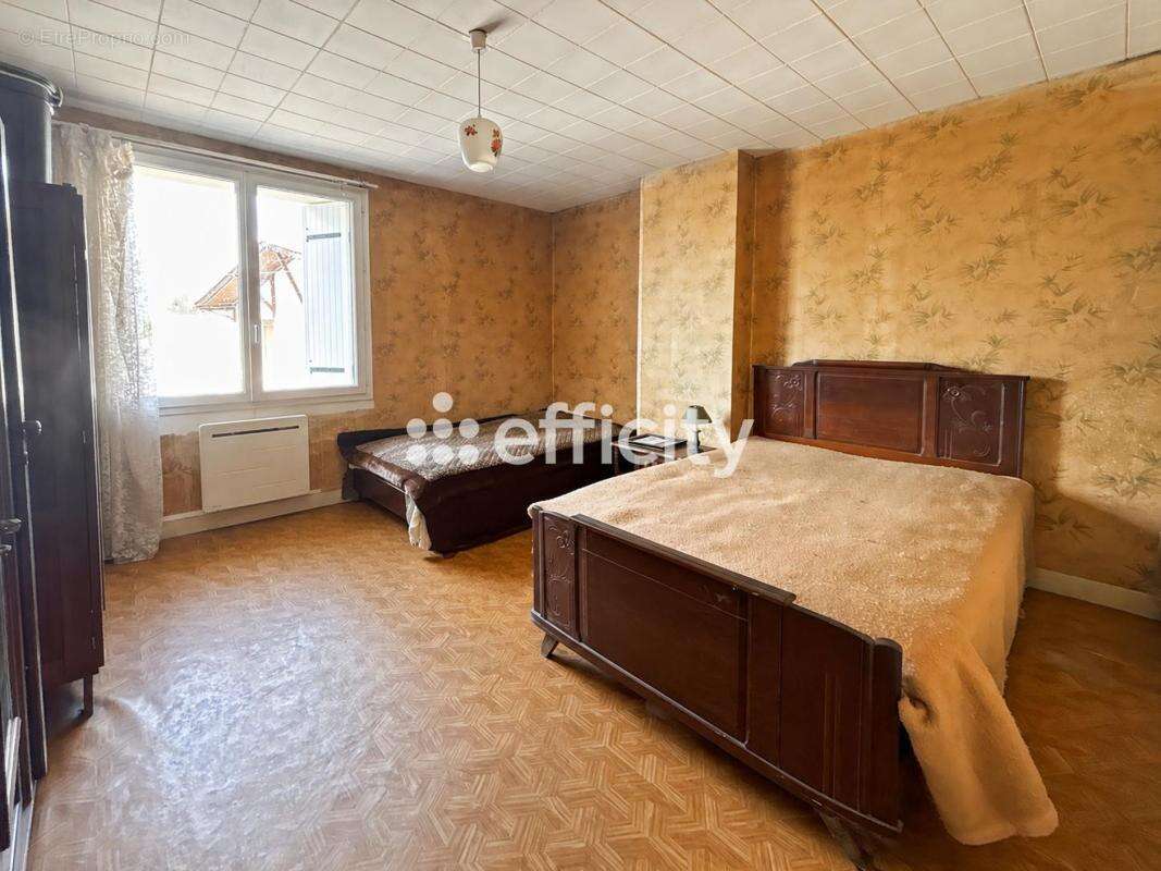 Maison 93 m² à Saintes  - photo 5
