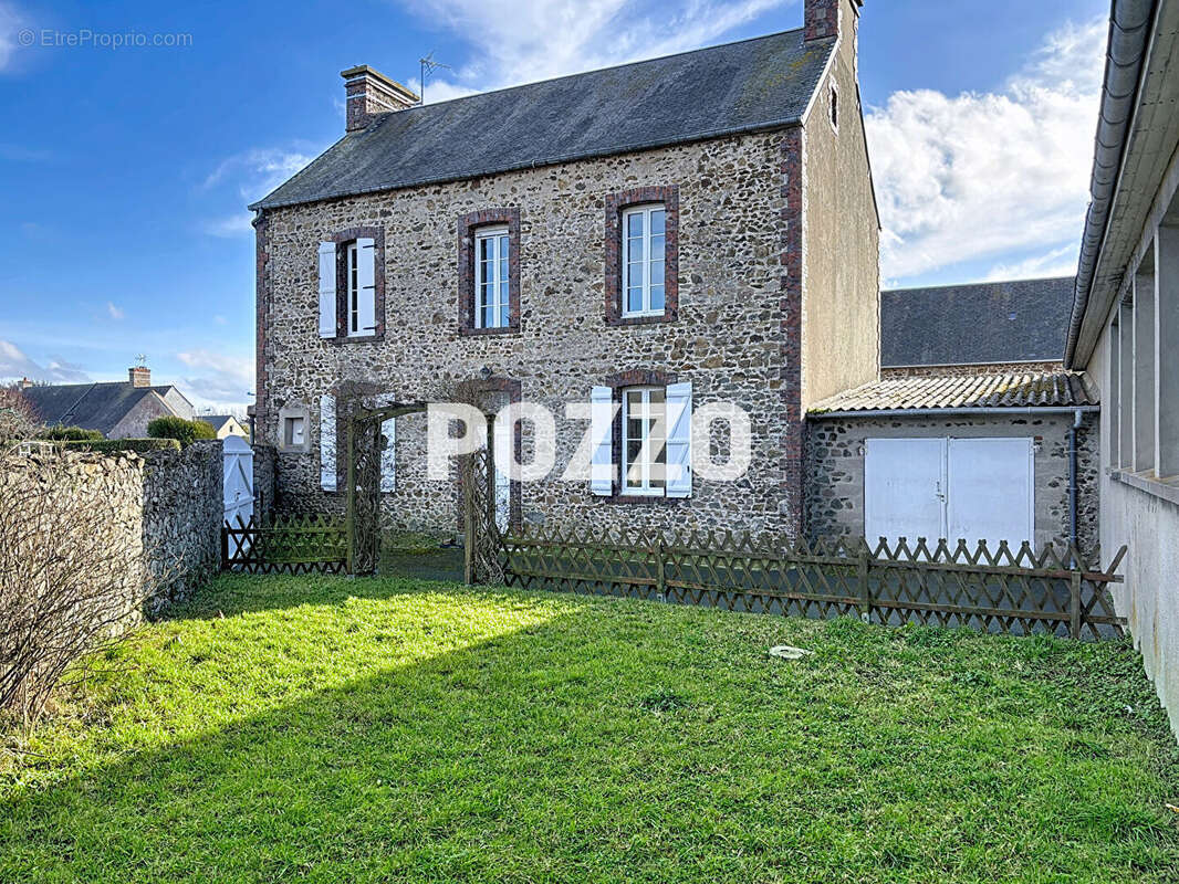 GOUVILLE SUR MER, bourg, maison bourgeoise en bon état général  - 6 pièce(s) - 148 m2 - photo 17
