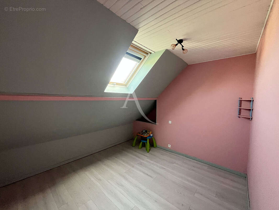 Maison familiale sur sous-sol total - Proche DOURDAN/ETAMPES/ ANGERVILLE - 7 pièces 158m2 - photo 7