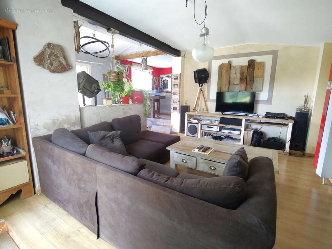 Maison à SAINT-SERIES