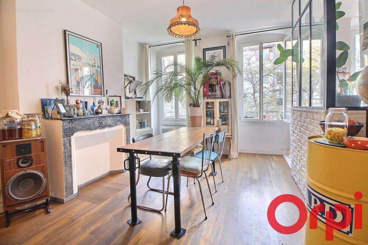 Appartement à MARSEILLE-1E