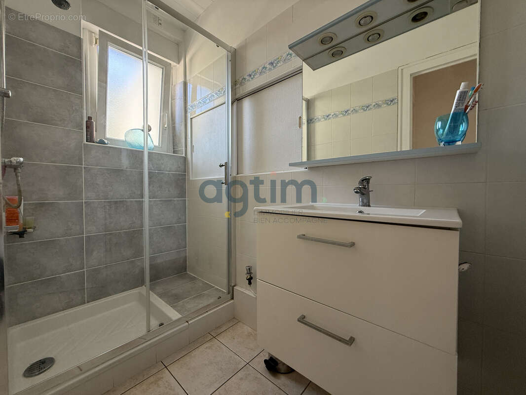 La Bruffiere - 3 chambres - Deux garages - Jardin - photo 8