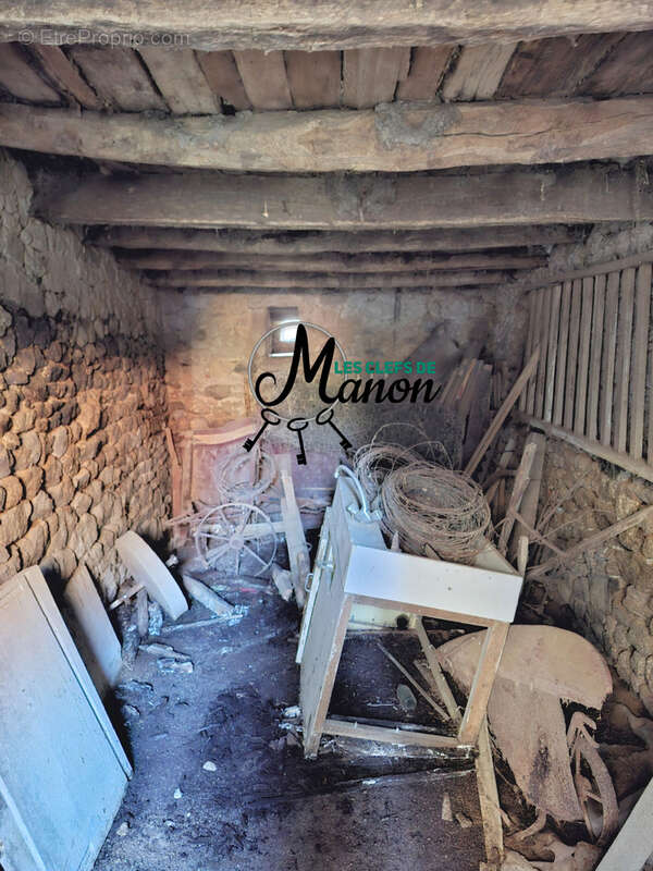 Parking à BESSINES-SUR-GARTEMPE