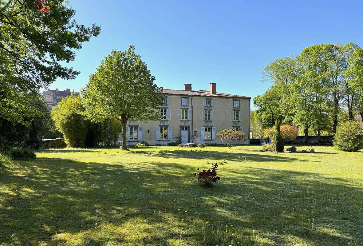 Propriété avec dépendances à Saint Saturnin - photo 2