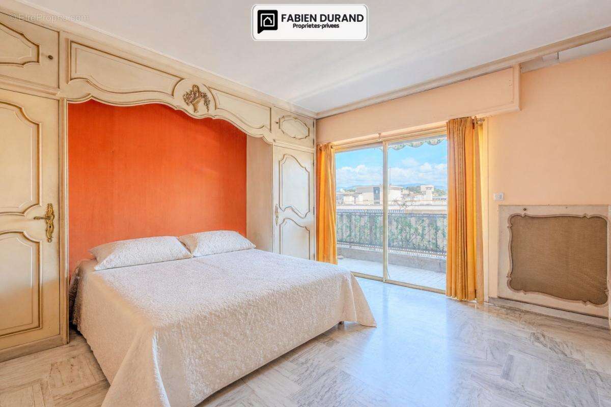 Superbe 4 pièces dernier étage vue panoramique sur tout Cannes avec garage - photo 12