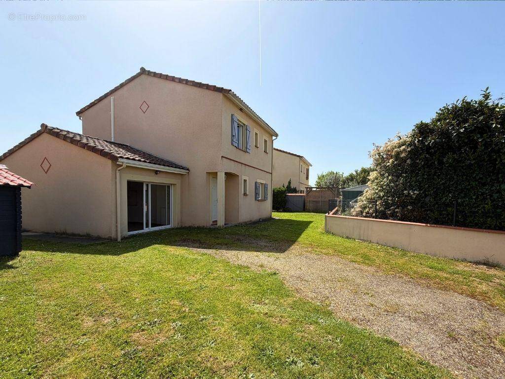   - Maison à DIEUPENTALE