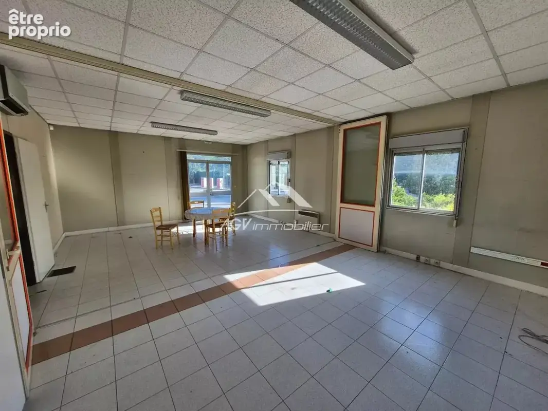 1290 m² de locaux professionnels  sur environ 6000 m² de terrain - photo 13
