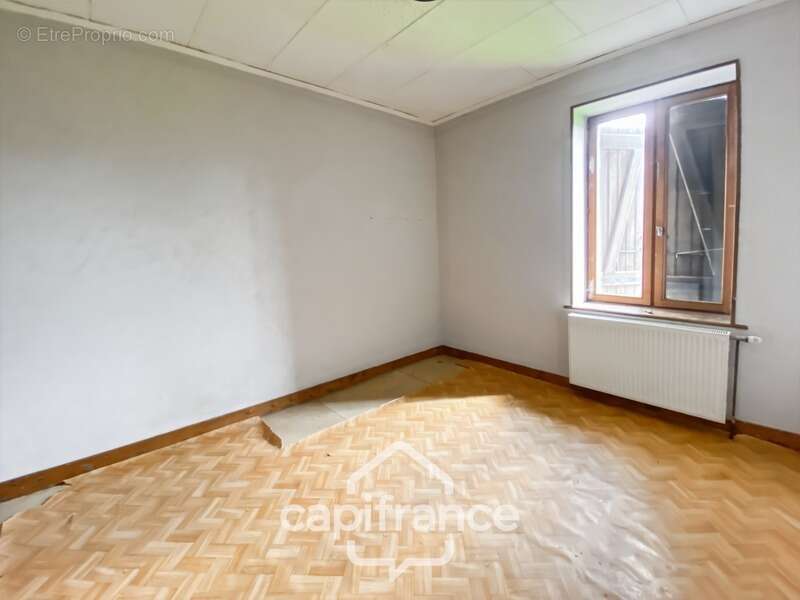Maison en pierres à vendre -  5 pièces VERCIA (39) - 1309m² de terrain - Capifrance - Jérôme CESARIO - photo 10