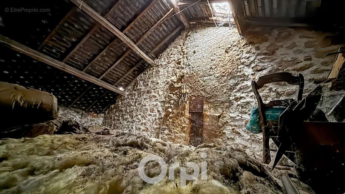 Maison à LA JONCHERE-SAINT-MAURICE