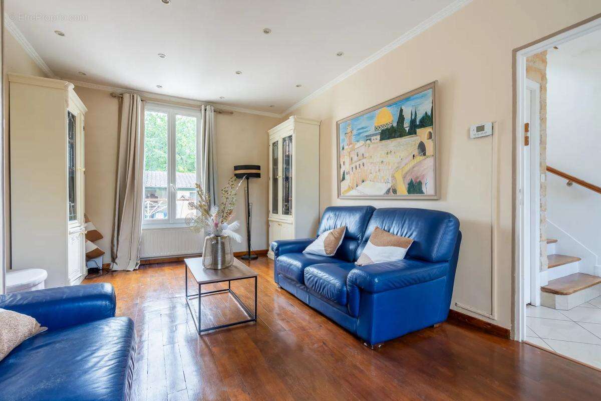 Maison de 6 pièces de 140 m² à Gagny - photo 4