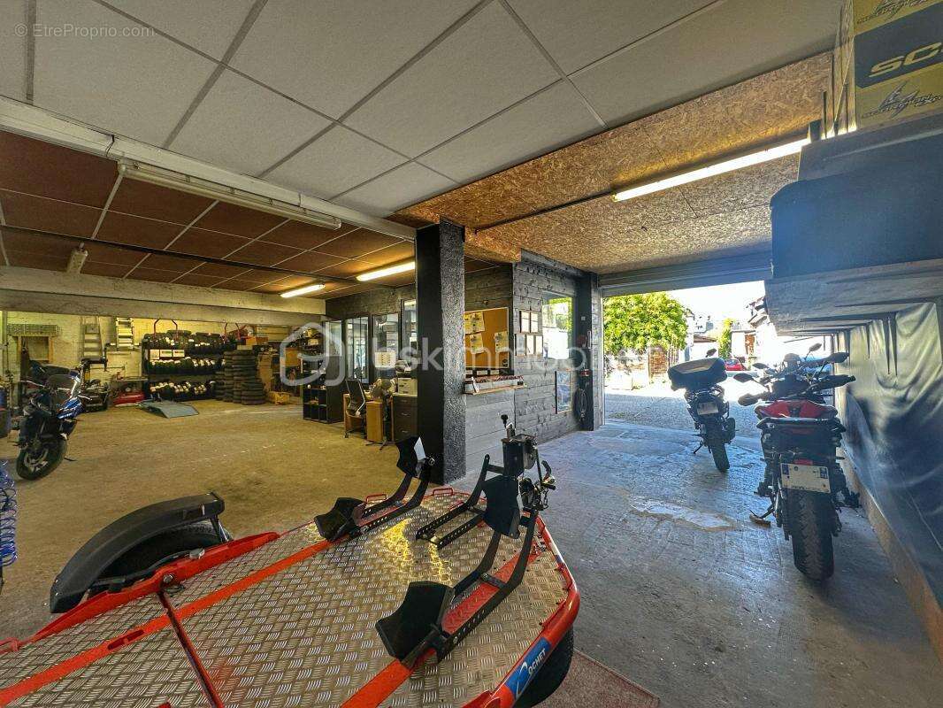 Commerce à AIX-LES-BAINS