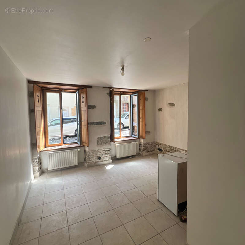 Appartement à CHATEAUNEUF-DU-FAOU