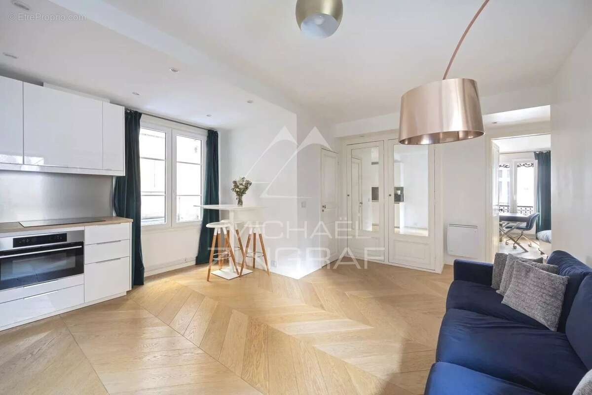 Appartement à PARIS-7E