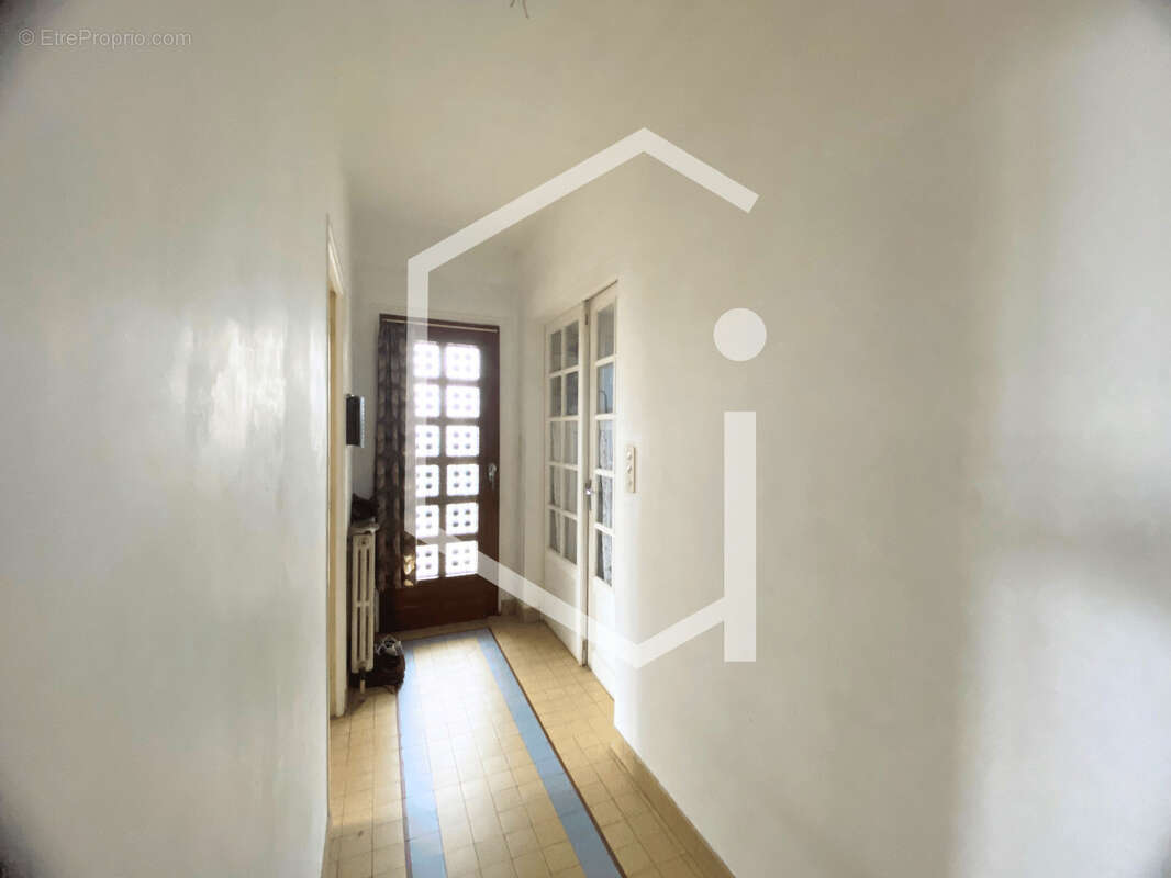 Maison à SAINT-AMAND-EN-PUISAYE