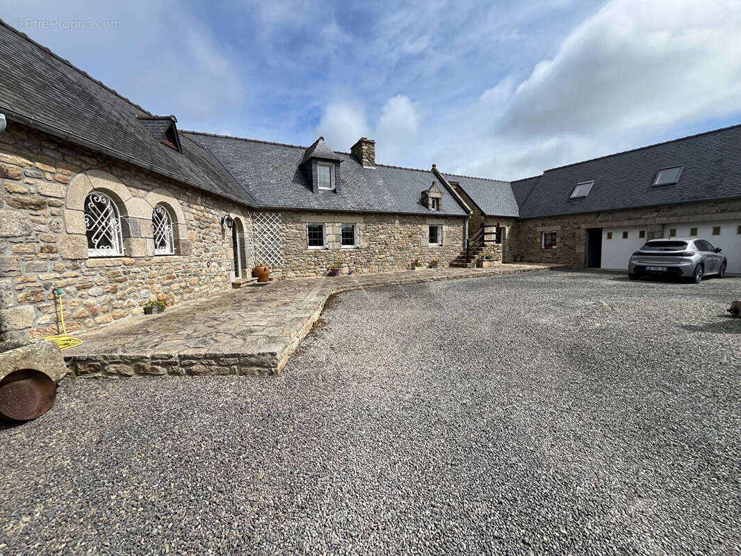 Maison à PLOUGUERNEAU