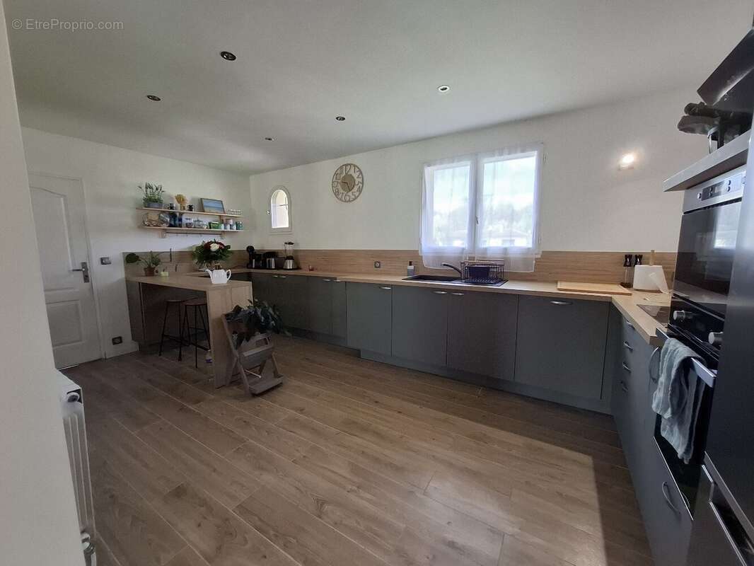 Maison à AMBARES-ET-LAGRAVE