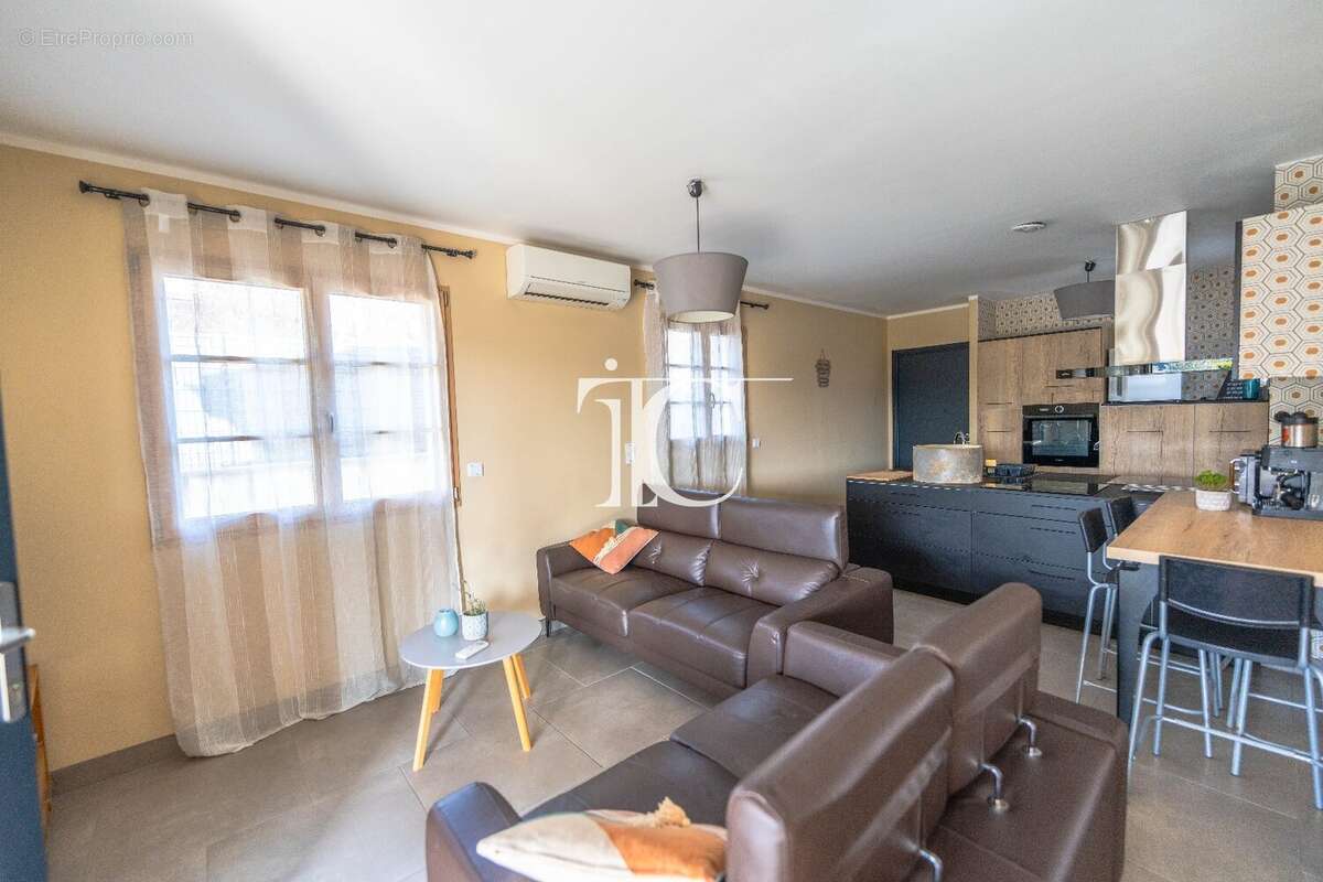 Maison à SAINT-PAUL-LE-JEUNE