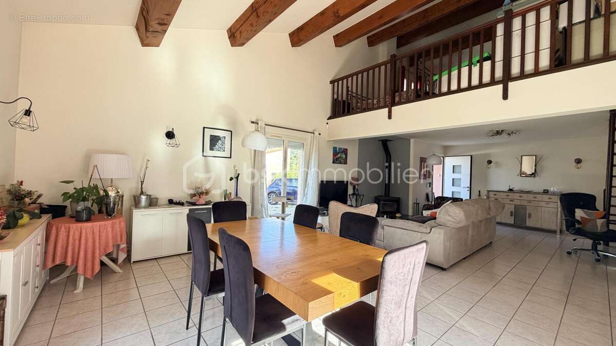 Maison à PEZILLA-LA-RIVIERE
