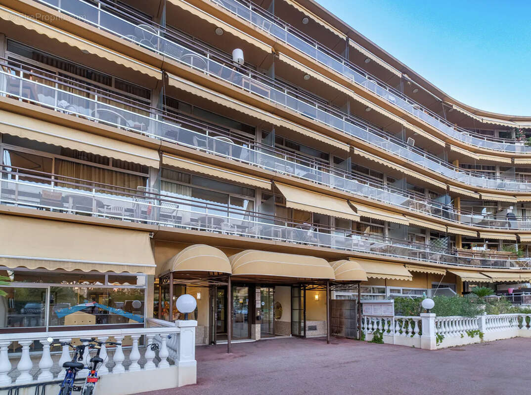 Appartement à SAINT-LAURENT-DU-VAR