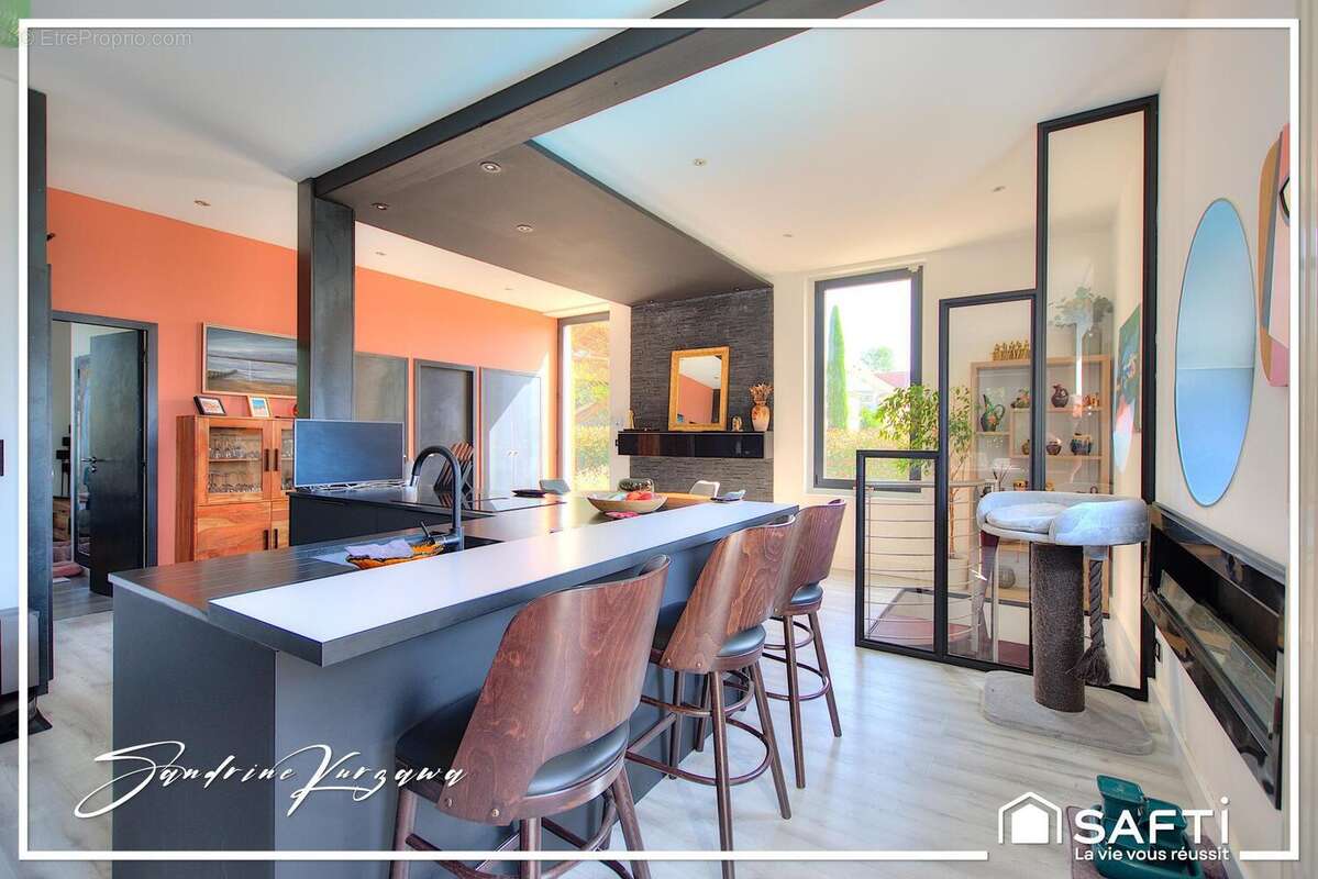Maison 140 m² à Saint-Ciers-De-Canesse  - photo 4