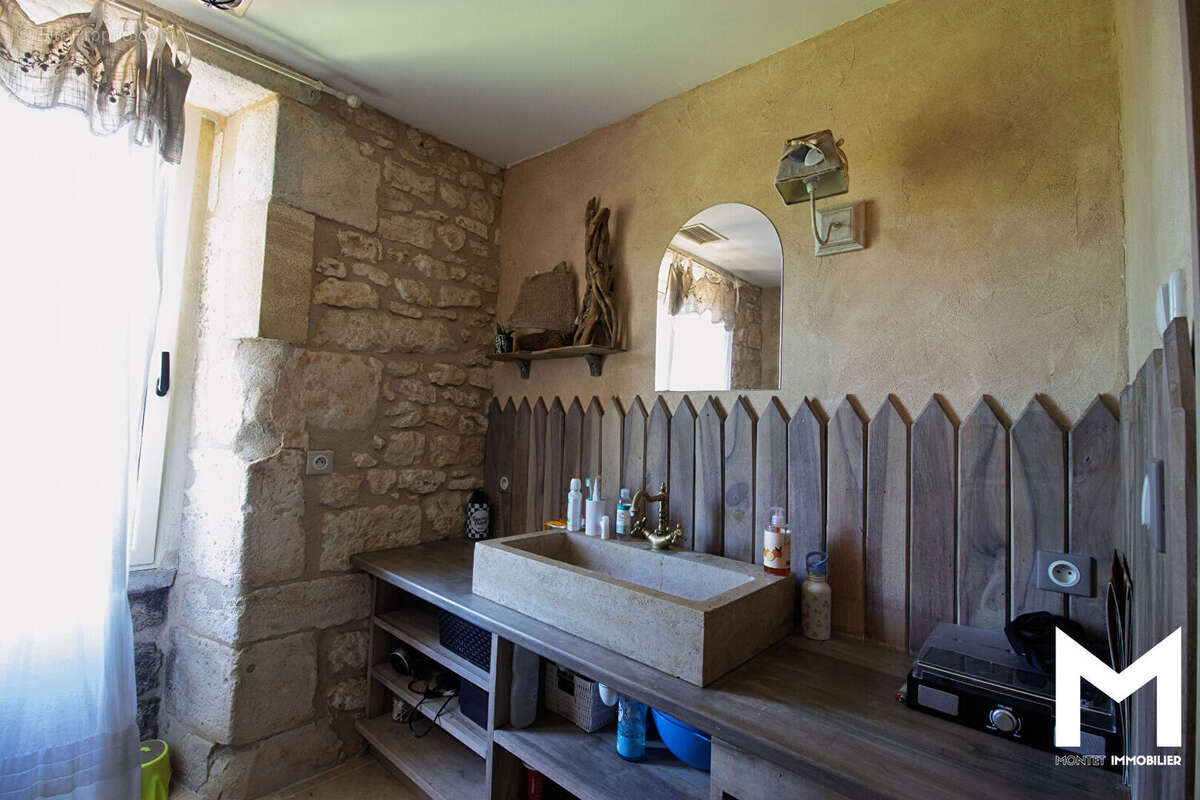 Maison à SAVIGNAC-LES-EGLISES