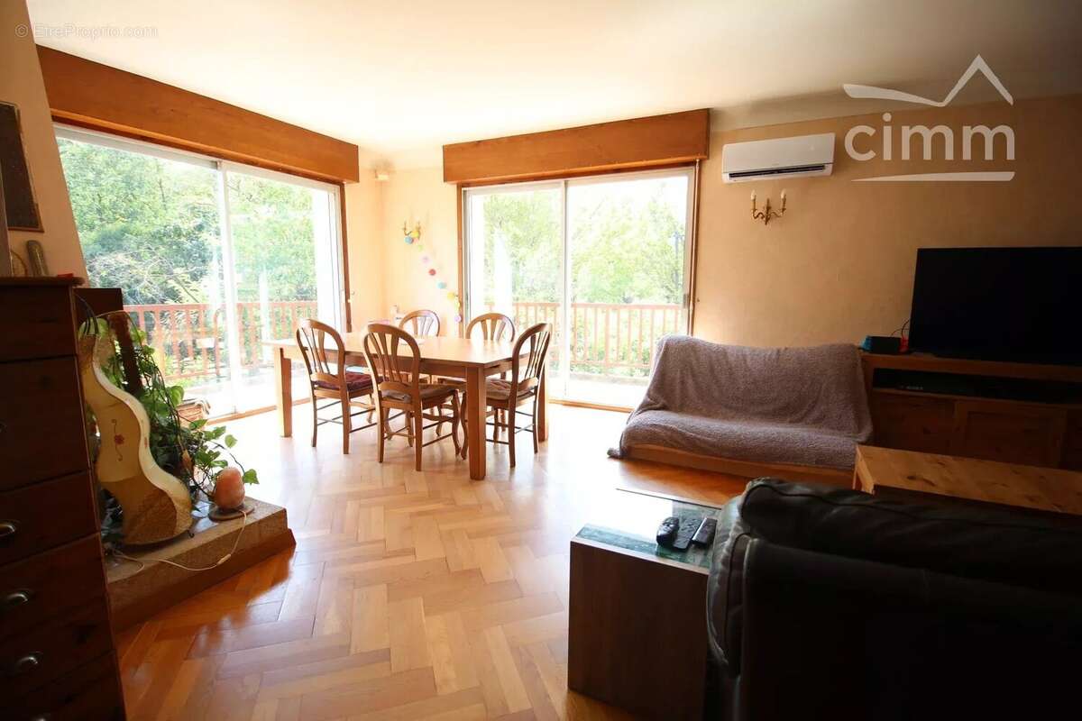 A vendre villa de 212 m² habitables avec un logement en rez de chaussée sur terrain de 5340 m² - photo 3