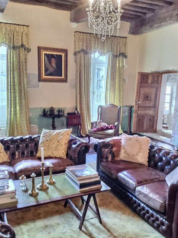 Maison à CASTELNAU-MONTRATIER