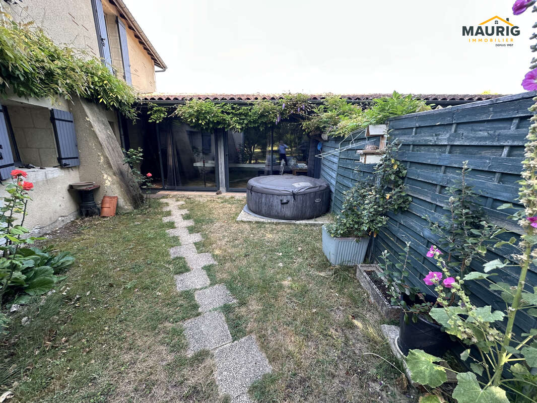 Marmande 47200 Maison en pierre 217m2 avec un T2 attenant - photo 13