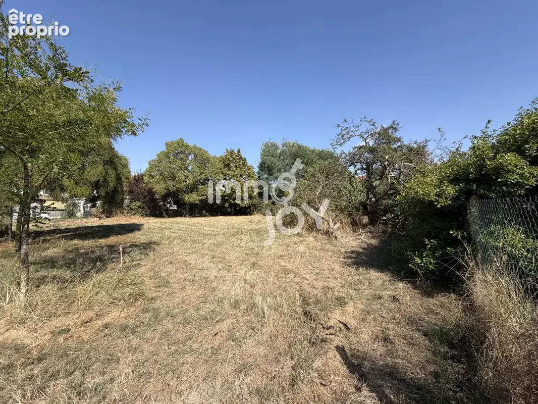 Terrain plat à bâtir de 932m2 au calme - photo 2