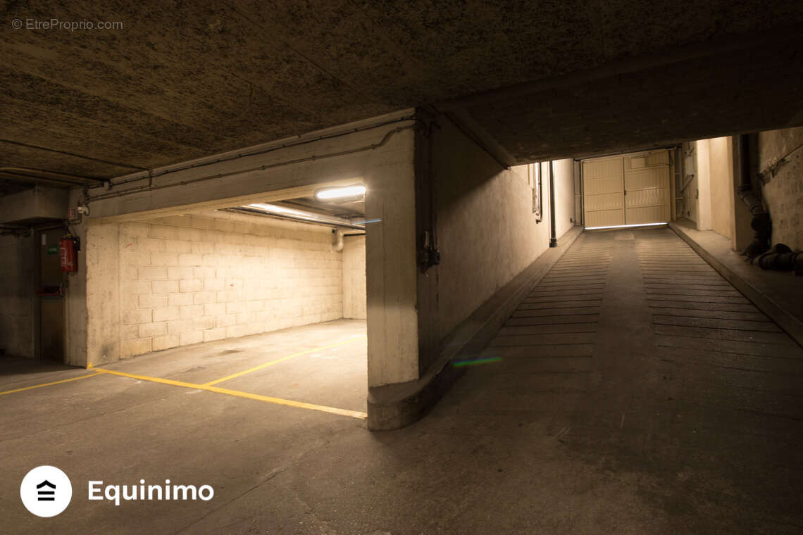 Parking à PARIS-20E