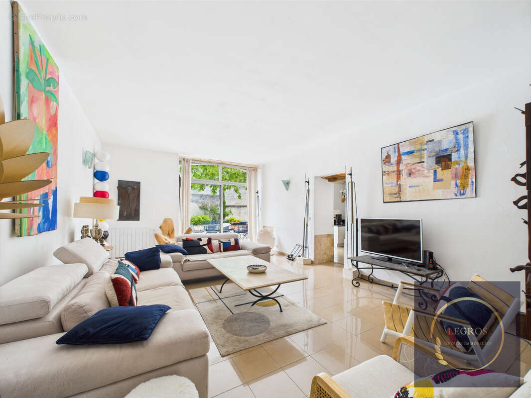 Mas 210m2 Centre ville de Noves - photo 11
