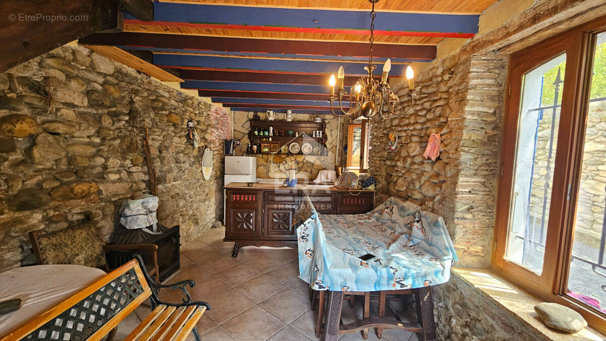 Maison à COURNANEL