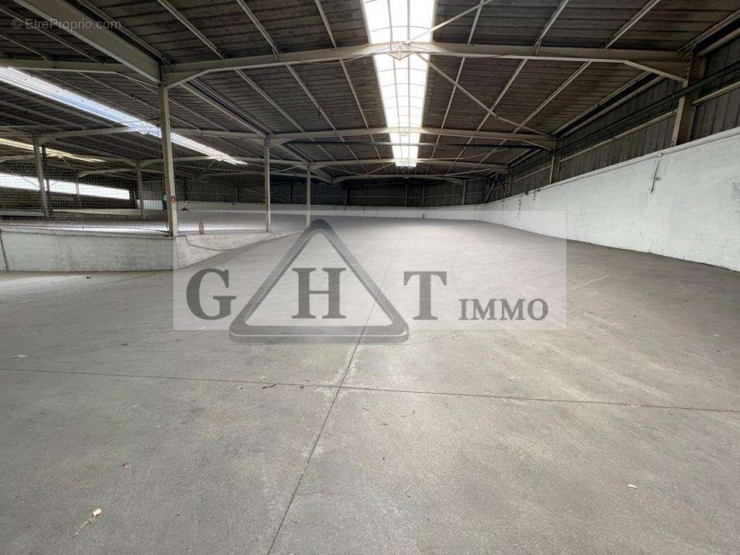 Commerce à LA VILLE-DU-BOIS